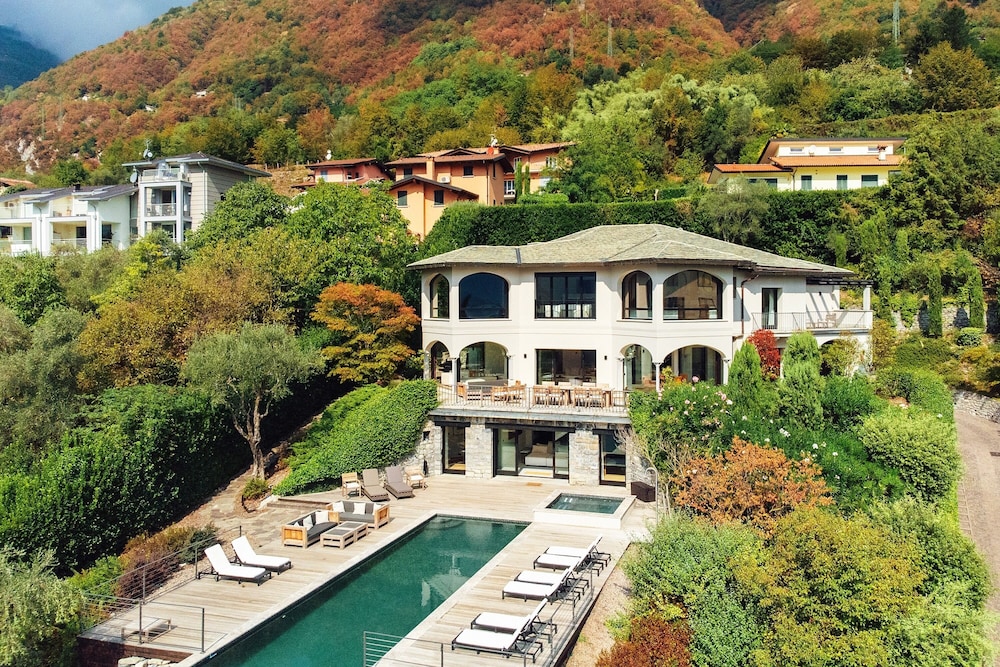Carefree Retreat With Panoramic Views of Lake Como