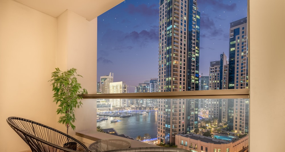 LUX The Luxurious Central JBR Suite 2