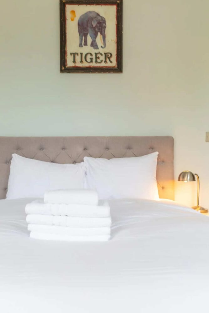 Stylish 2 Bedroom Home in Islington With Garden