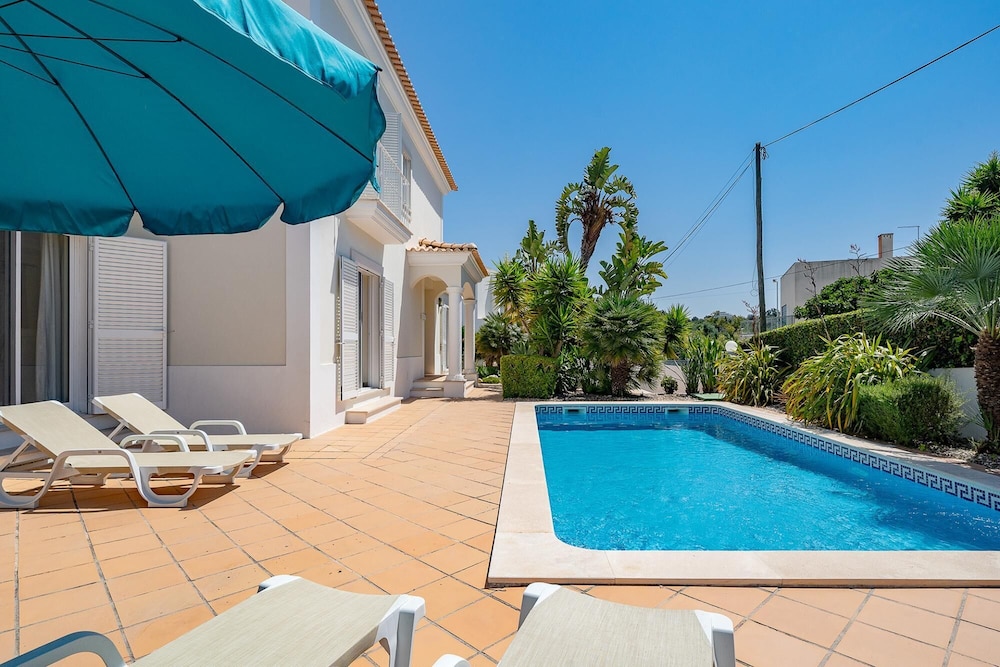 Portim o Villa 650m to Vau Beach by Ideal Homes view 4