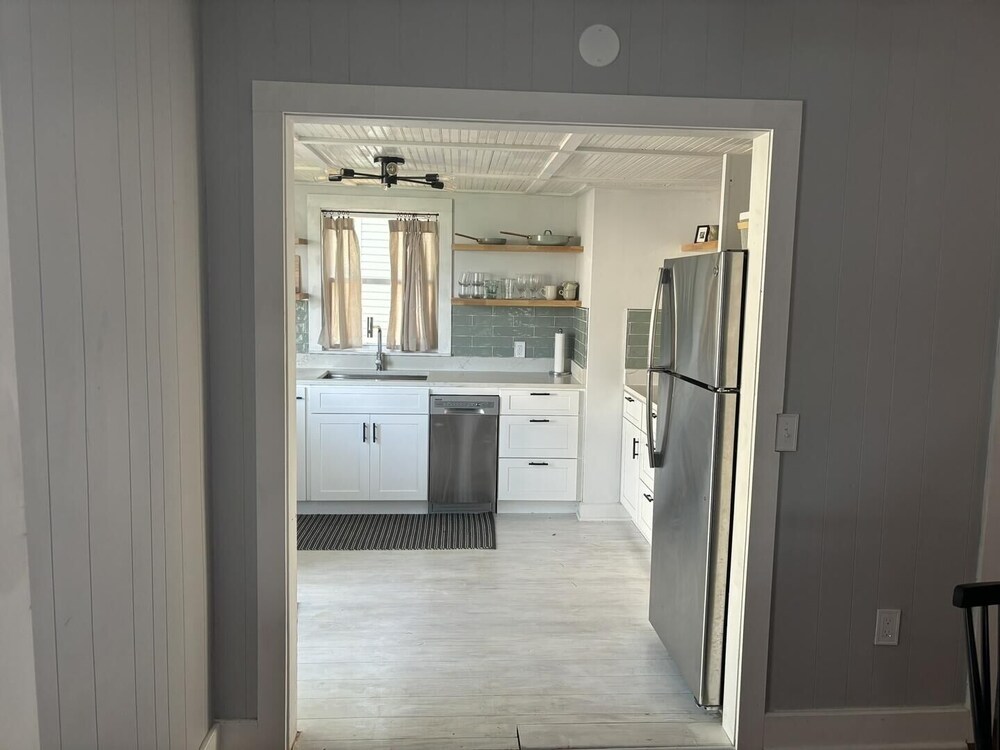 Sweet Mary 2 Bedroom Home by RedAwning view 5
