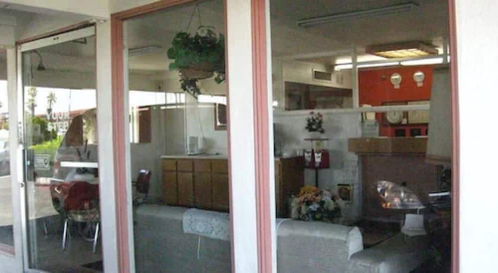 Barstow Vacations - Desert Inn Motel - Property Image 2