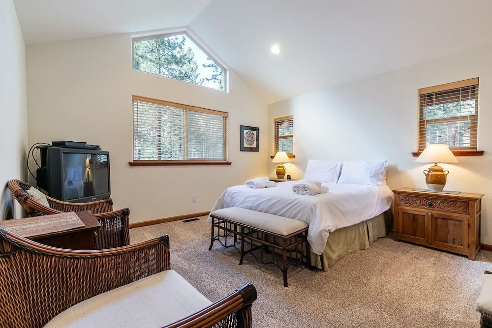 Silver Rock Lodge 5 Bedroom Home