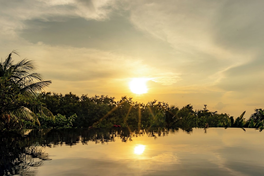 Alamanda Lovina Resort