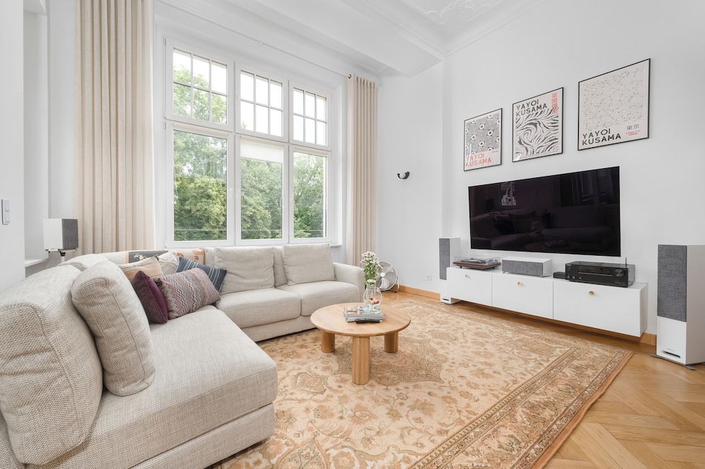 Retro Apartment in Wroclaw by Renters