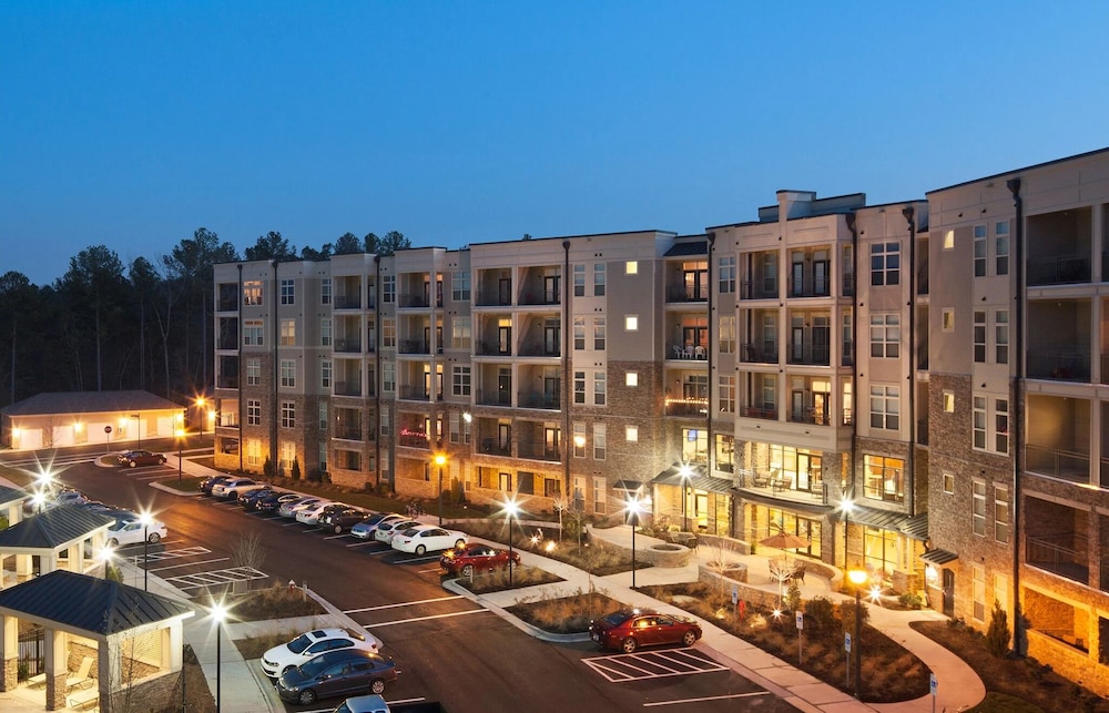 Landing Weston Lakeside Apartments