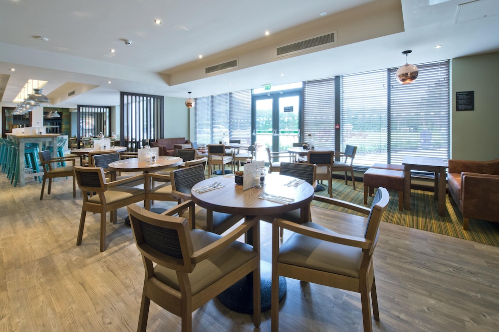Premier Inn Newbury Town Centre South A339, photo 4