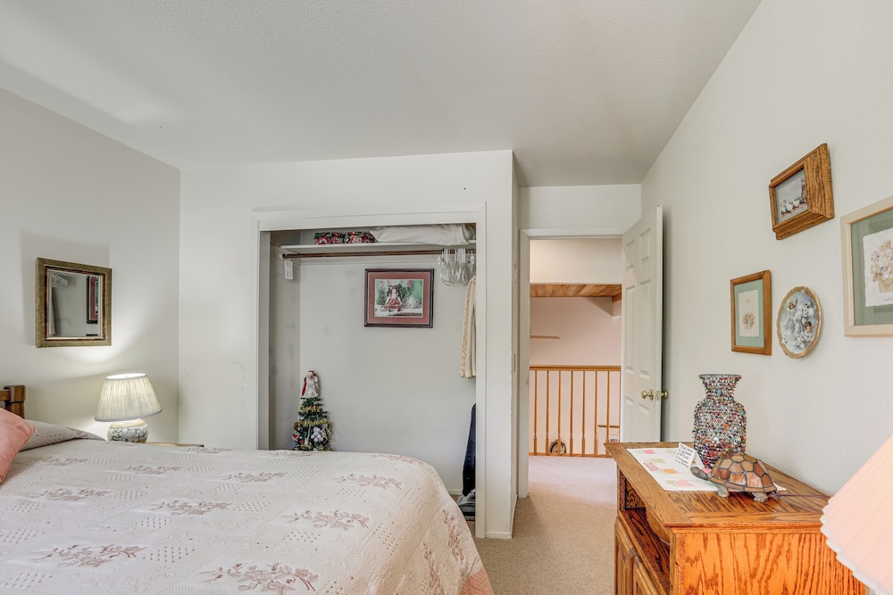 5 Mi to Lake Natoma: Home w/ Deck in Orangevale! view 3