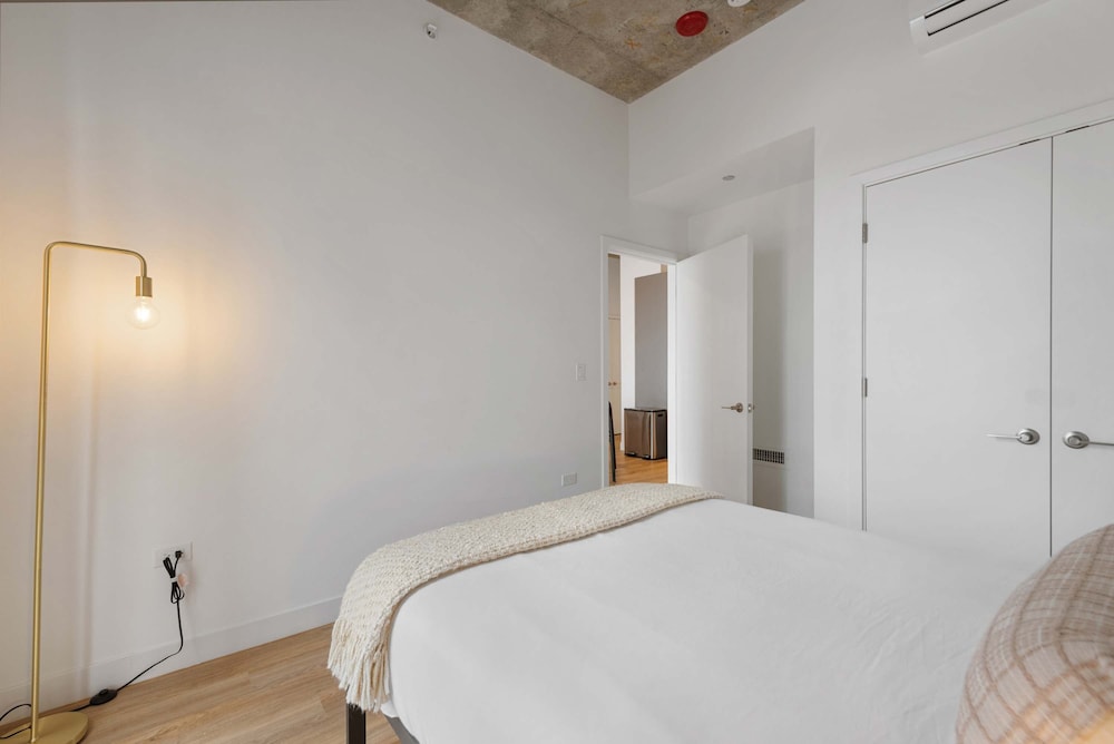 4BR Lincoln Park Getaway Steps to Red Line