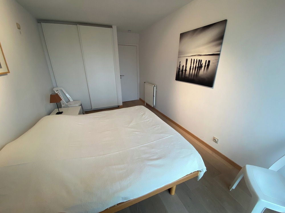 Seafront Palm Beach Stay