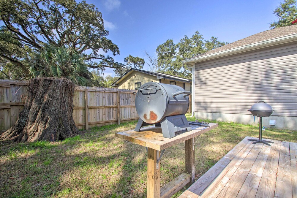 Downtown Pensacola Vacation Rental w/ Yard! view 4