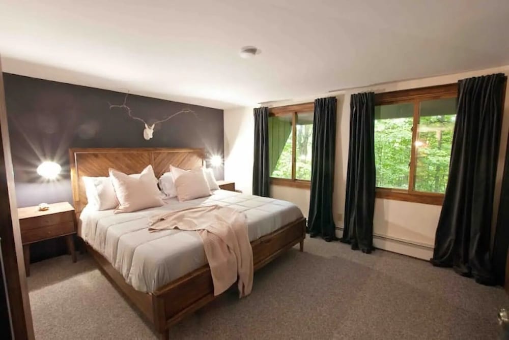 Whitetail Chalet 4 Bedroom Home view 4