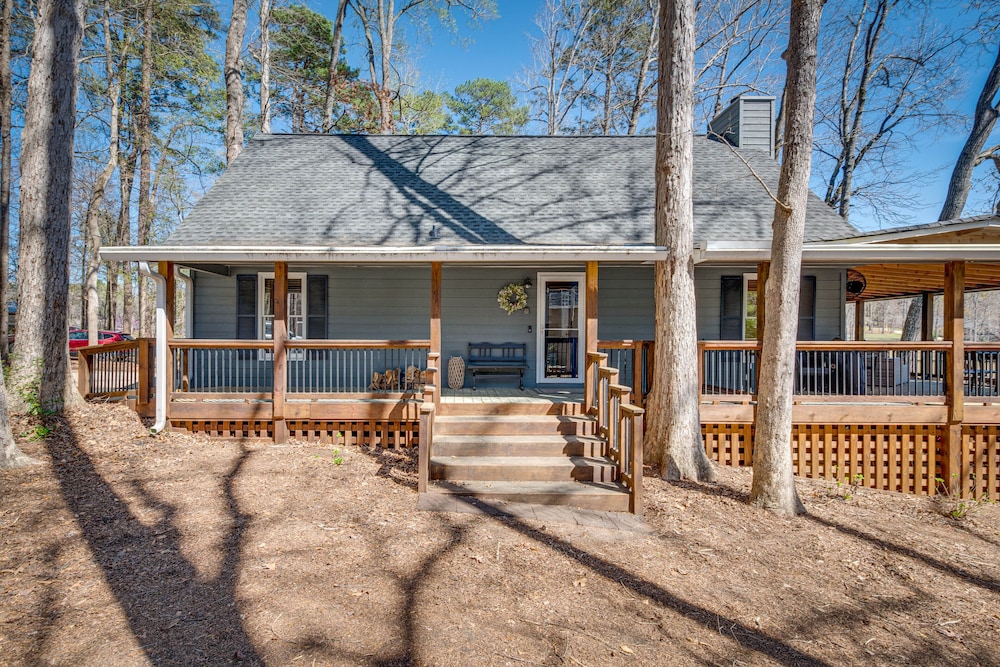 Quiet Lakefront Eatonton House w/ Boat Dock!