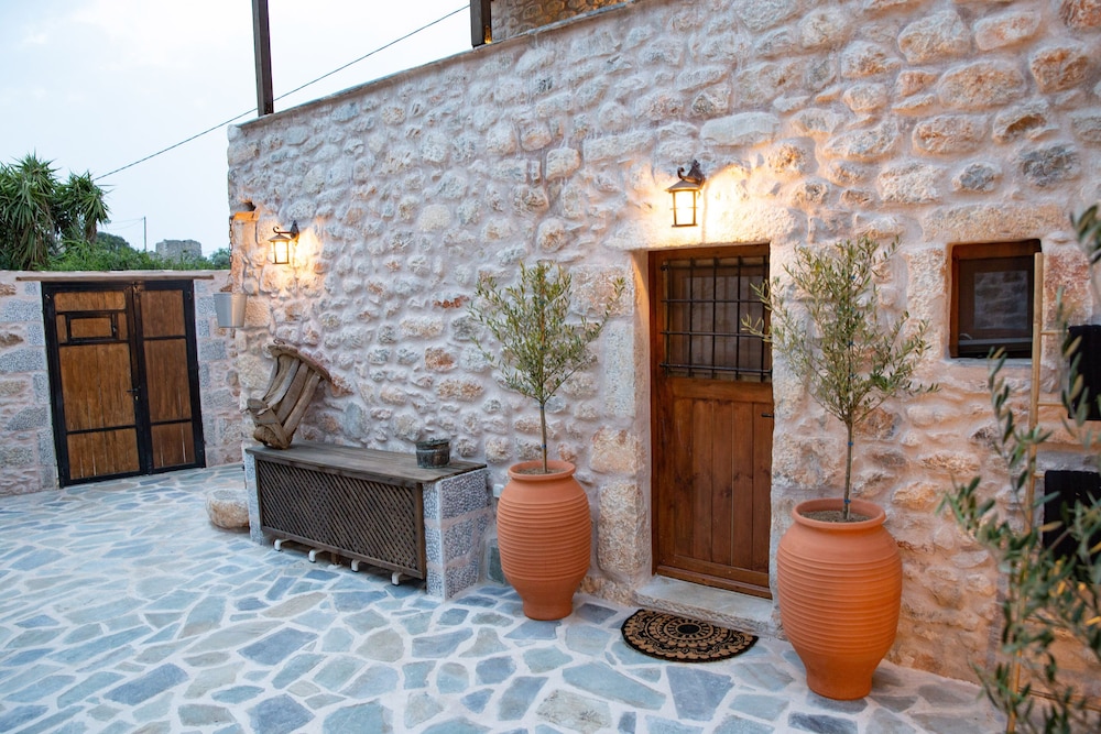 Dandy Villas Tower-Built in 17th century