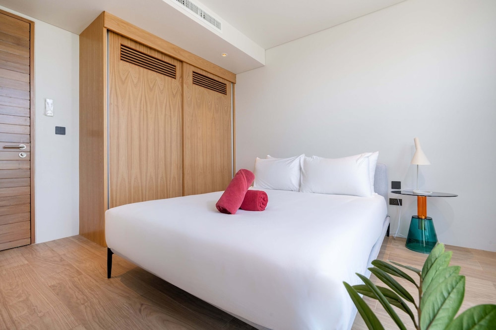 Sea View Condo BluePoint 817 Adults Only