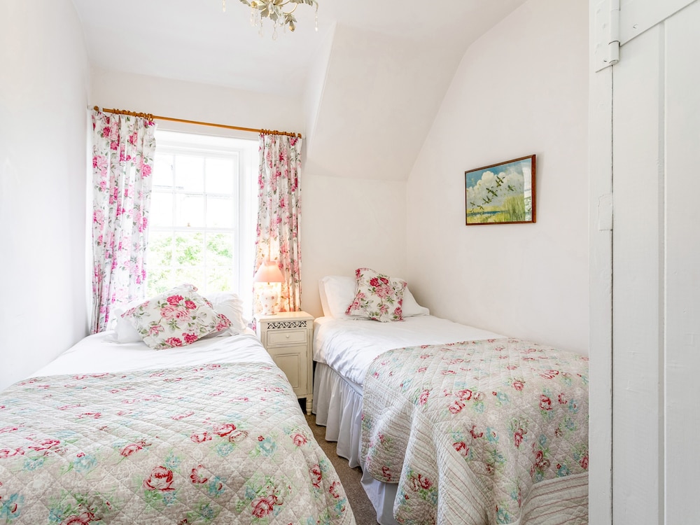 Elliot Cottage