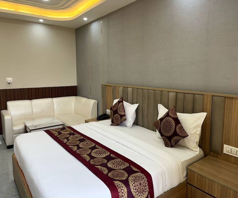 Hotel Mandakini Shri Sadhna