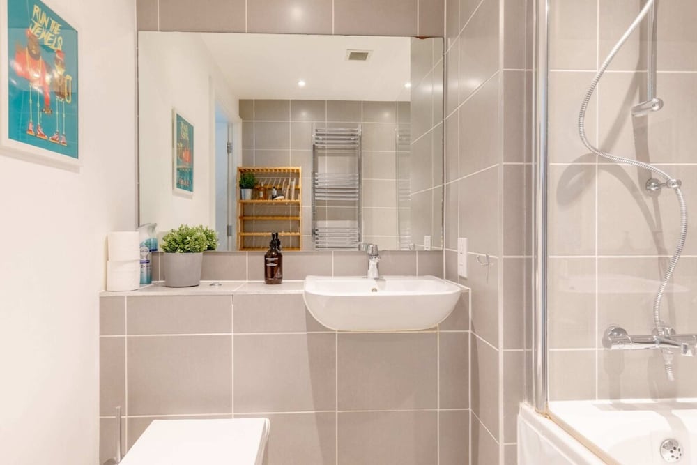 Funky 1BD High-rise Flat W/city Views, Angel!