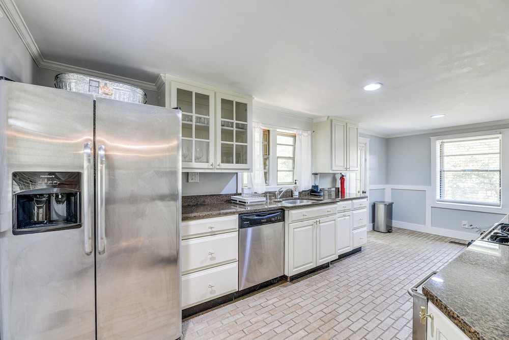 Pool & Deck: Pond-view Getaway in Newnan!
