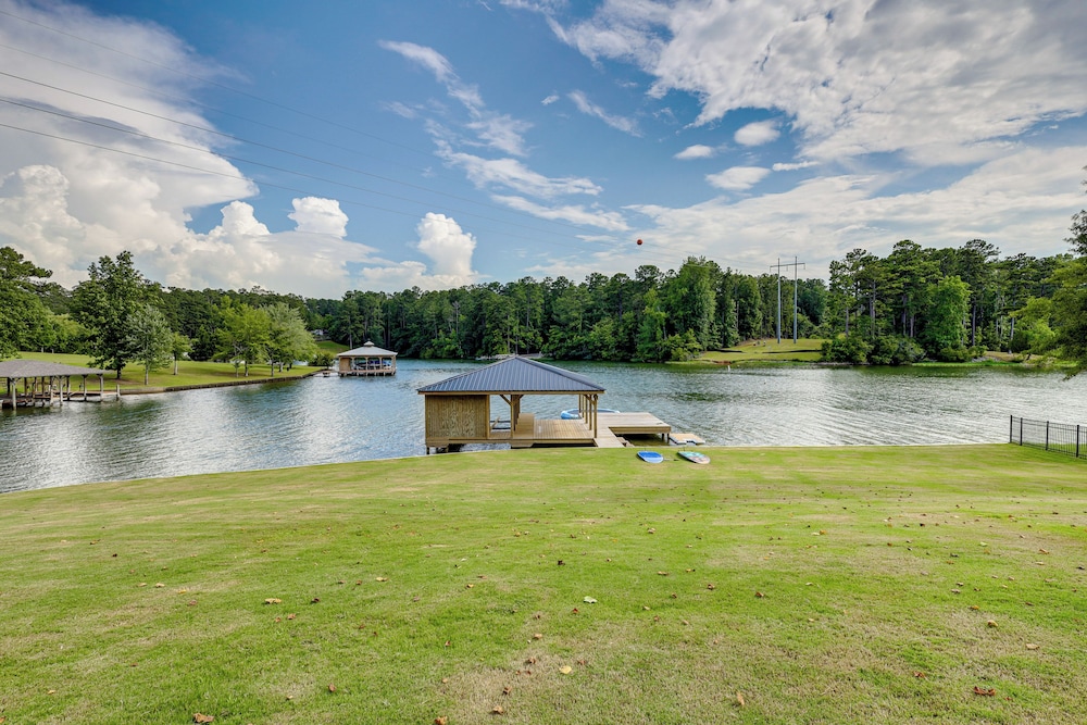Dock + Views: Spacious Lake Sinclair Retreat