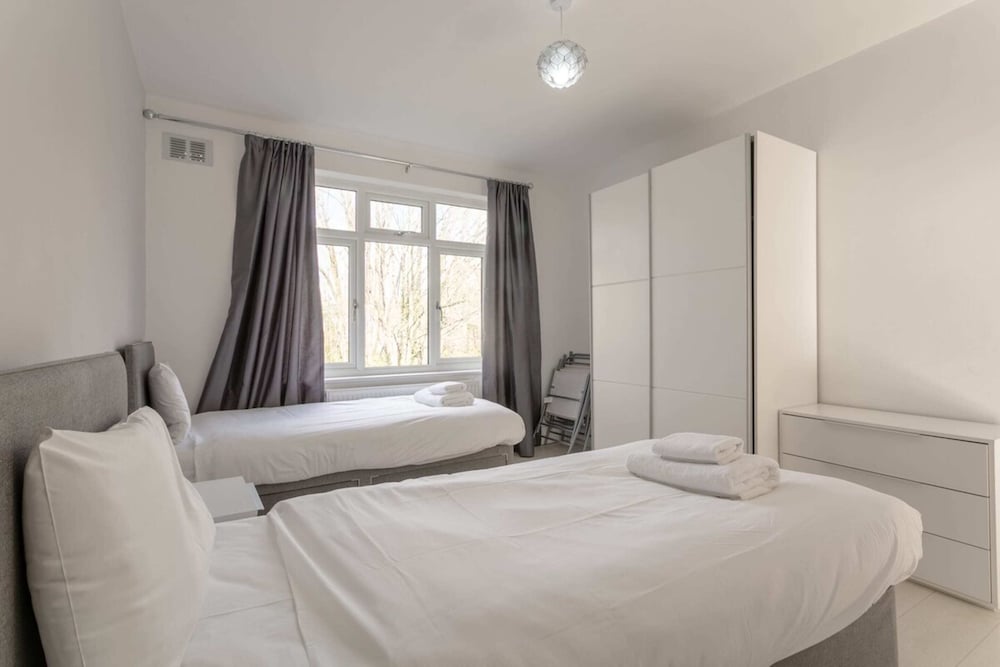 Modern 2 Bedroom Apartment in Morden