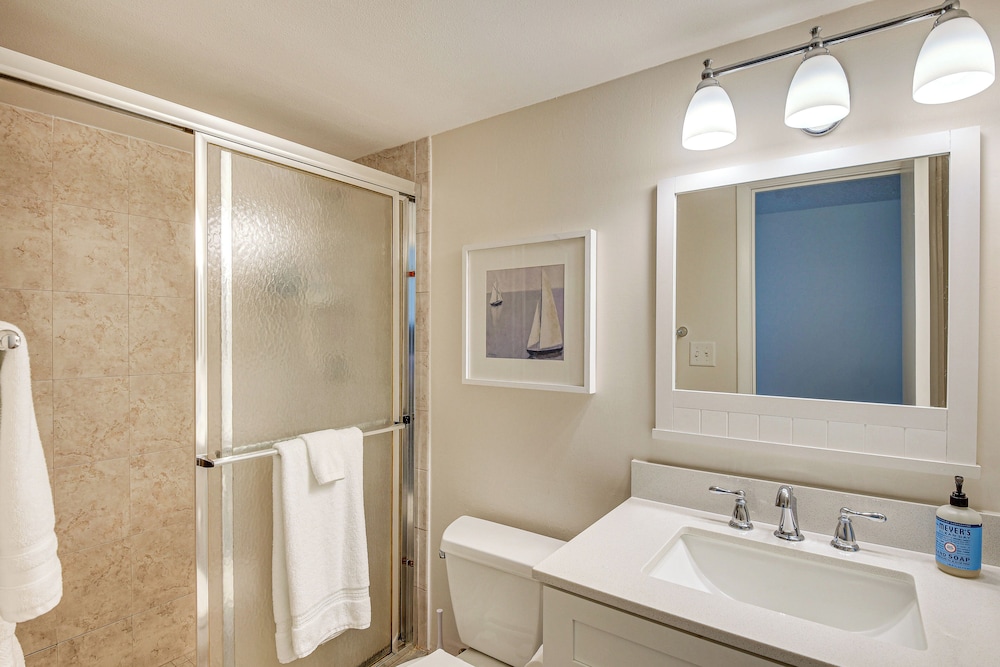 Beachfront Condo w/ Pool Access in Ponce Inlet