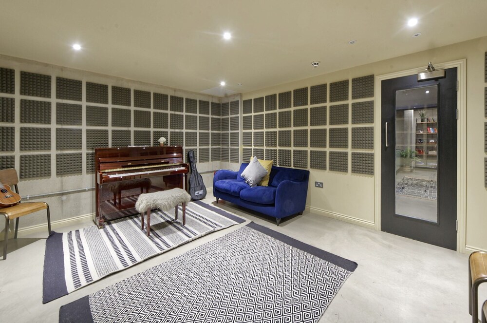 Sleek Student Studio in Prime London Location