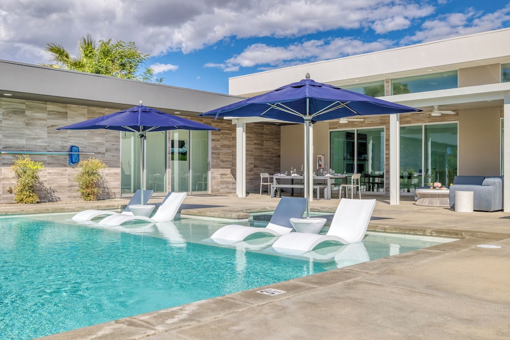 The Polo Villas by AvantStay – Modern Oasis Near Empire Polo Club