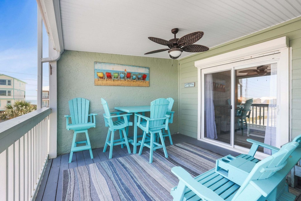 Lagoon Landing 202- Beautifully Decorated Condo With Balcony Pool Steps to Beach Lagoon