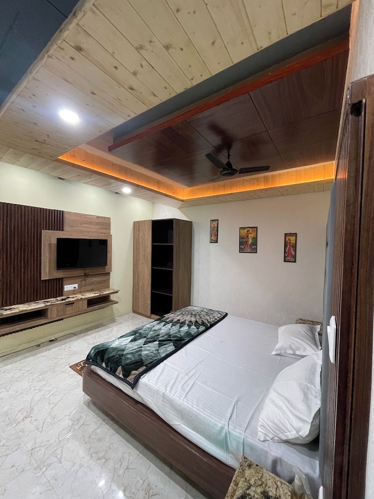 Anand residency