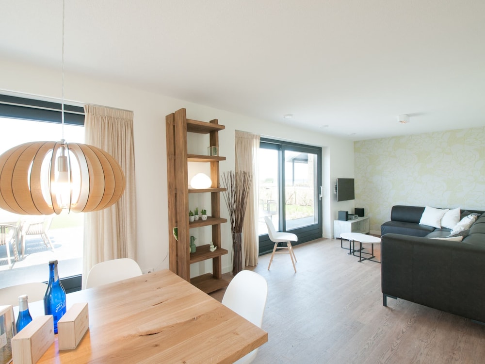 Villa Oesterdam Sleeps 10 Persons view 3