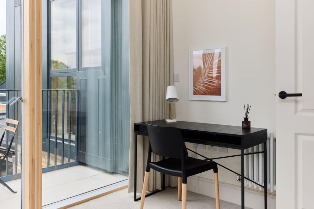 The East London Mile Hideout - Trendy 3bdr Flat With Balcony