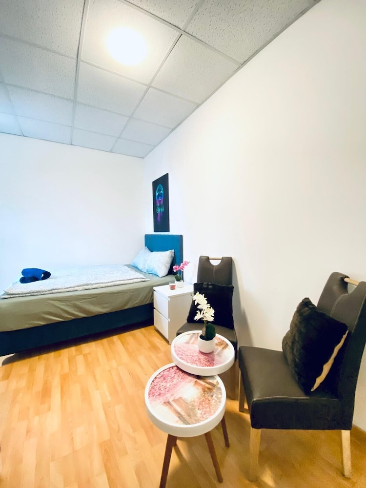 Stylish Shared 3-Bedroom Stay Near City