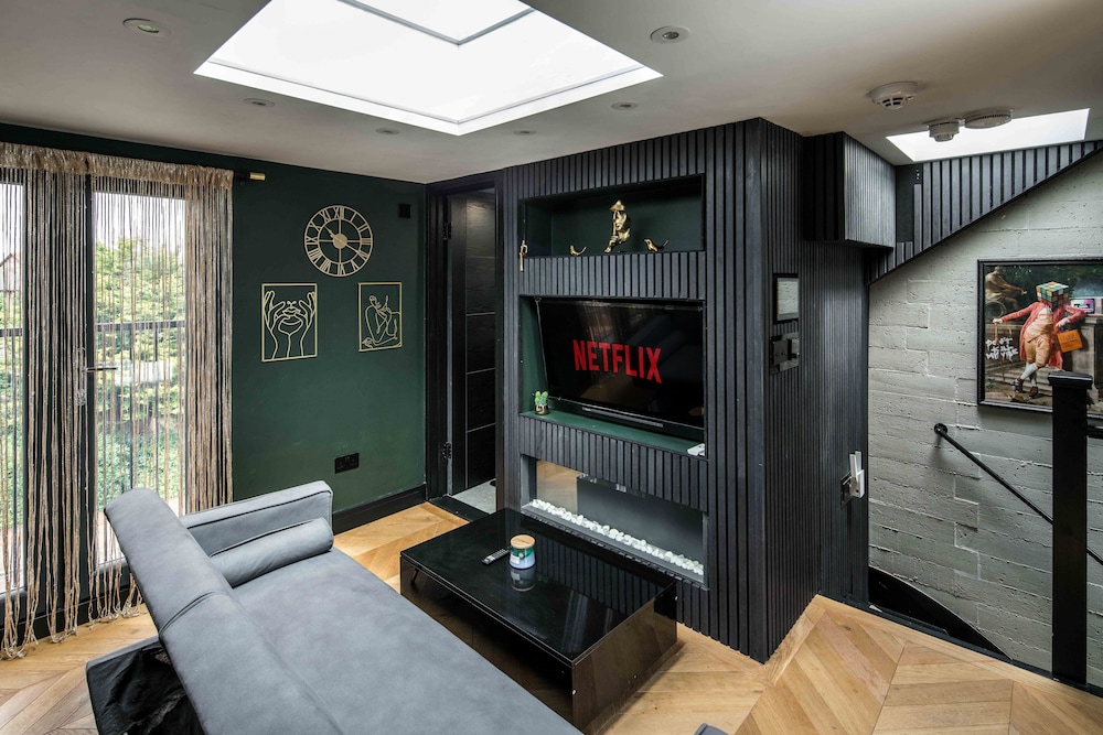 Converted Cosy 1BD Self-Contained Studio for 3