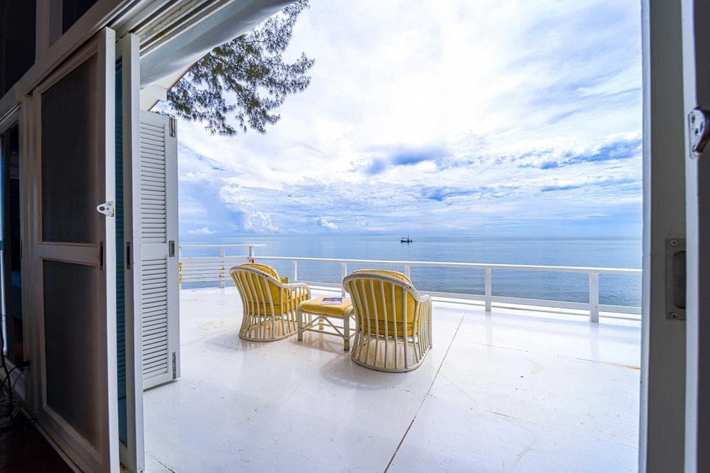 Oceanfront 6 Bedroom Twin Villas OV6