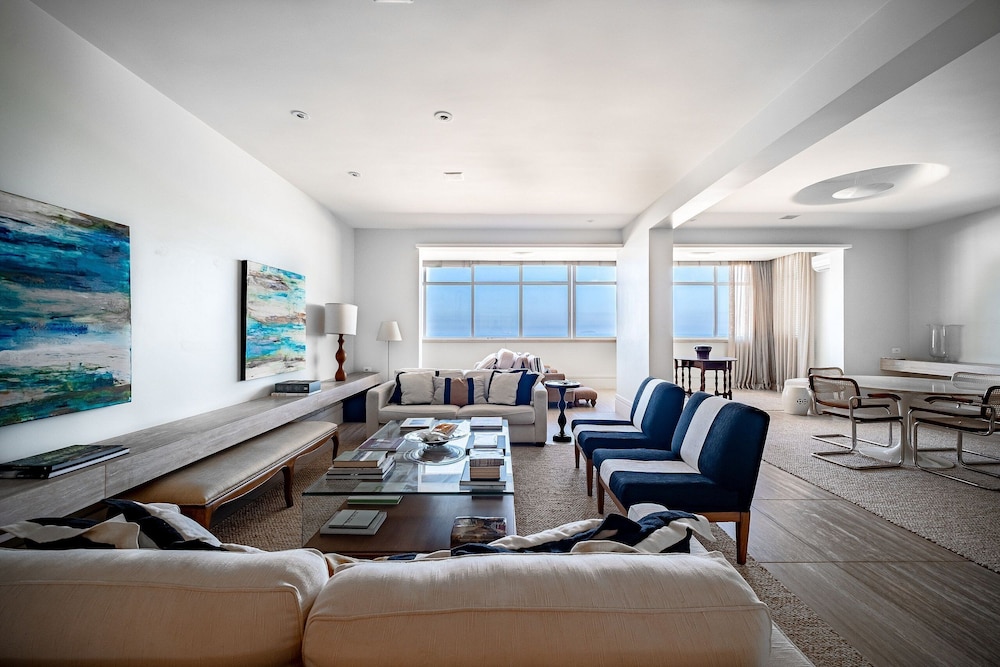Copacabana – Av. Atlântica | 3 suítes, Vista Mar, 1 min praia de Copacabana - por Casapē Rio