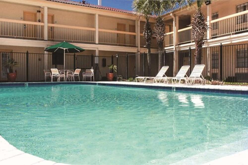 Lafayette Vacations - Econo Lodge - Property Image 5
