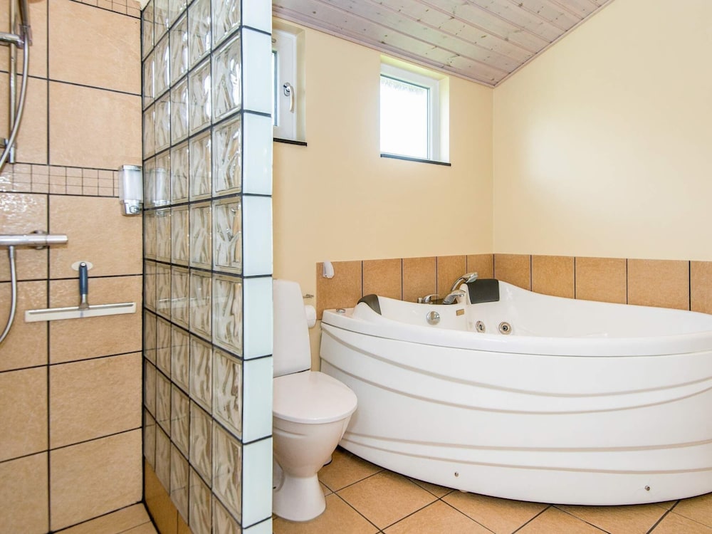 6 Person Holiday Home in Hovborg-by Traum