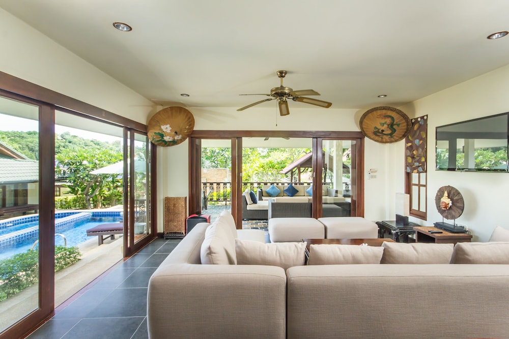 Idyllic Samui Beach Villa Resort