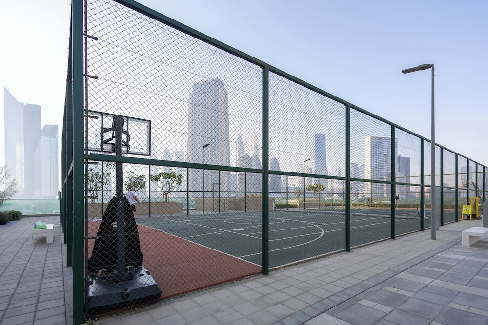 Maison Privee - Elegant Urban Stay Just Steps from Burj Khalifa