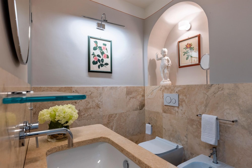 Impressive 4 Bedroom Apartment in Front of Pitti Palace Piazza Pitti I