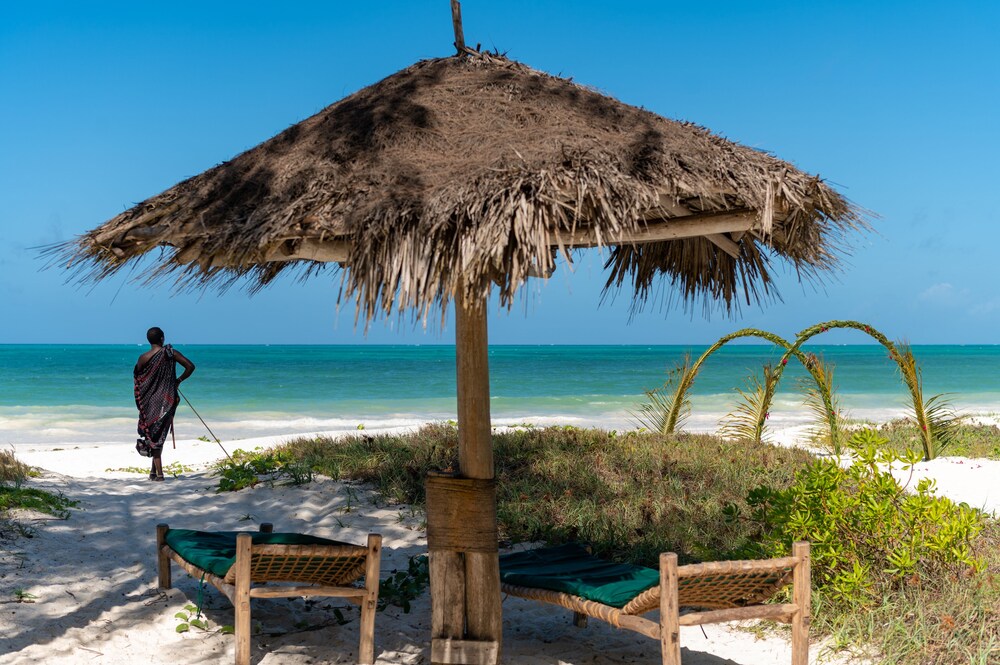 Hakuna Majiwe Beach Lodge