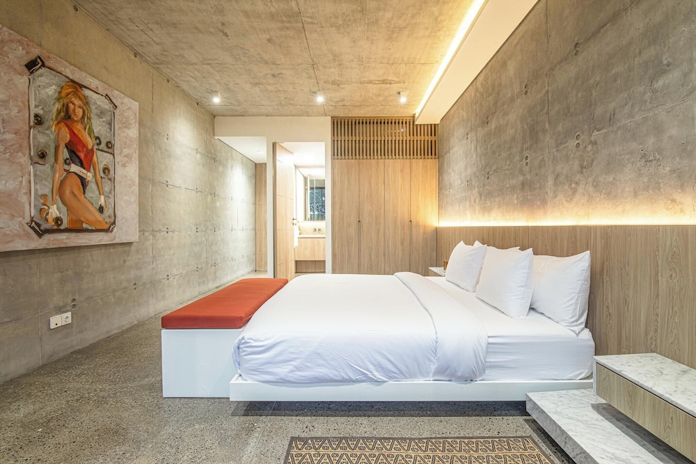 Modern 2BR Villa Enclosed Living Heart of Canggu