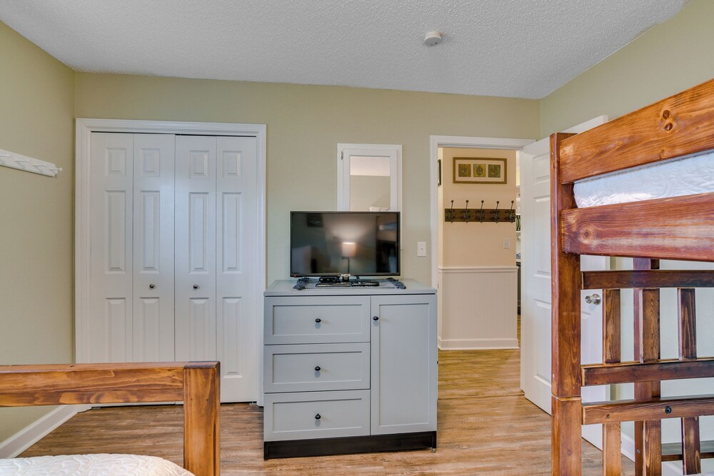 Branson Condo w/ Views - Near Silver Dollar City! view 2