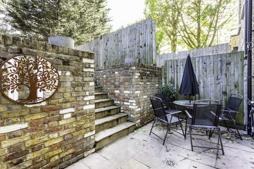 outdoor bbq area