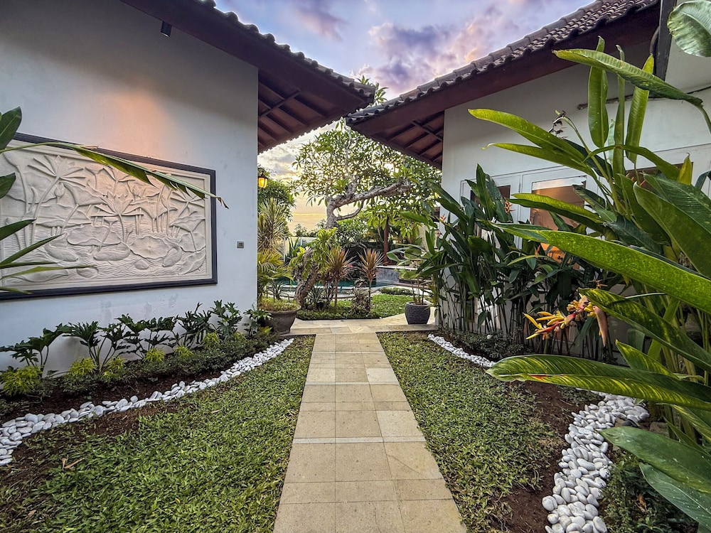 Villa St Calyx by DVH Luxe Retreats 3BR