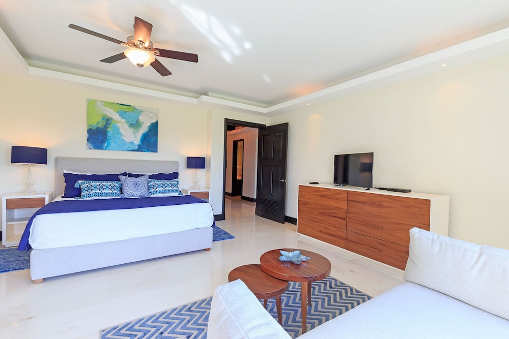 Premium Four Bedroom Condo - Property Image 12