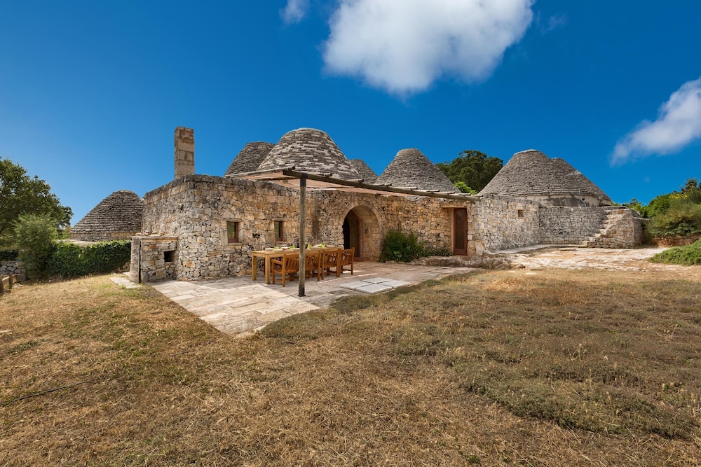 Trulli di Monte Reale