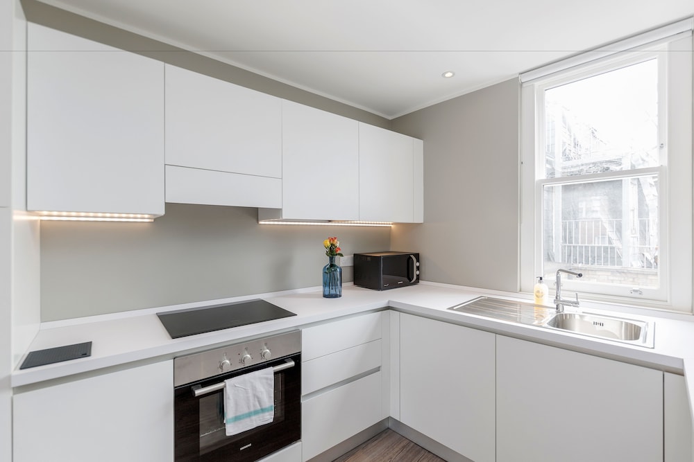 Soho Apartments by BaseToGo