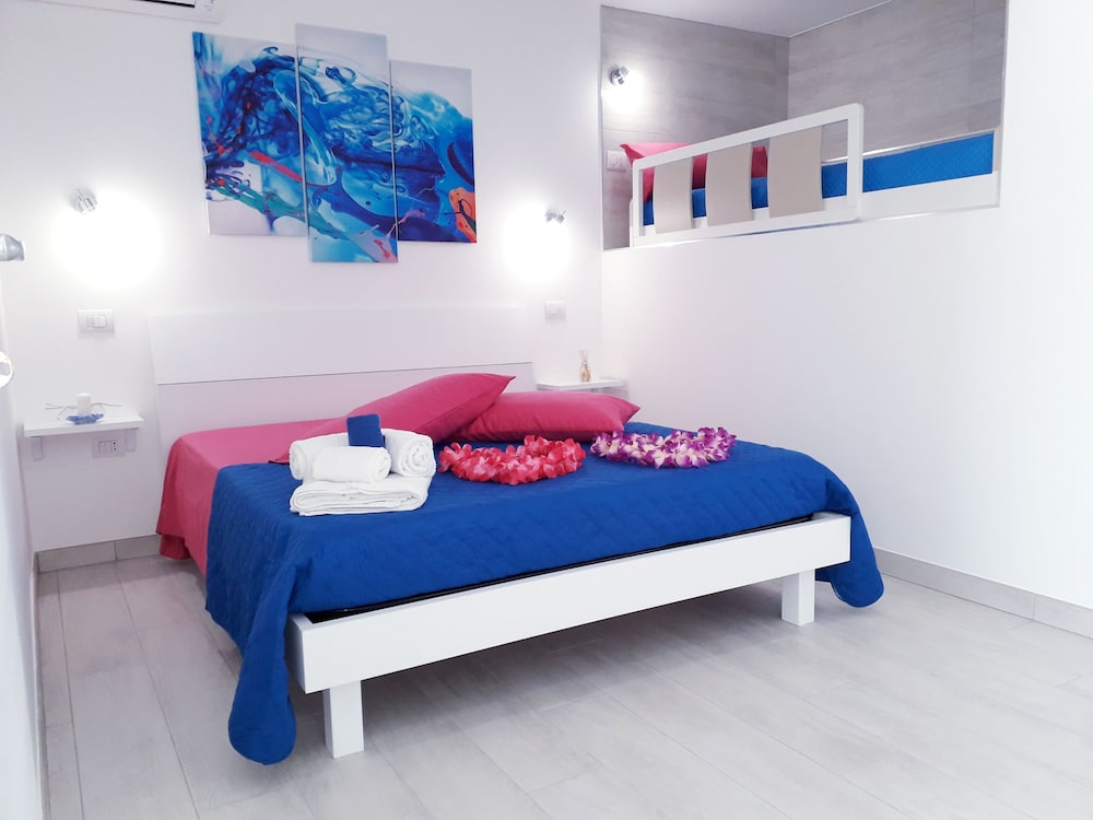 Joshua Rooms photo 2